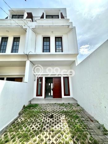 Ruko Bagus Dijual LB 250m2 Lokasi Strategis Jakarta Selatan Area Cocok untuk Bisnis Ruko Bagus Dijual LB 250m2 Lokasi Strategis Jakarta Selatan Area Cocok untuk Bisnis