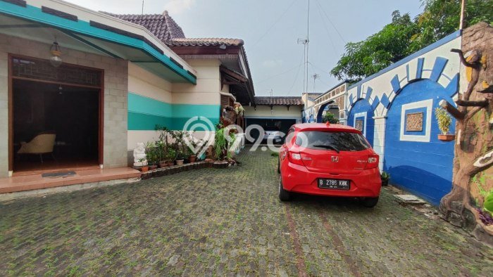 Rumah Lingkungan Asri di Jatibening, Bekasi, Luas 685m² Bangunan 242m² Rumah Lingkungan Asri di Jatibening, Bekasi, Luas 685m² Bangunan 242m²