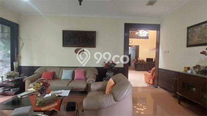 Kesempatan Investasi 5 Kamar Tidur dan 4 Kamar Mandi di Bintaro, Dekat Pusat Kota, Jakarta Selatan Kesempatan Investasi 5 Kamar Tidur dan 4 Kamar Mandi di Bintaro, Dekat Pusat Kota, Jakarta Selatan