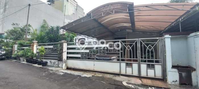 Kesempatan Investasi 5 Kamar Tidur dan 4 Kamar Mandi di Bintaro, Dekat Pusat Kota, Jakarta Selatan Kesempatan Investasi 5 Kamar Tidur dan 4 Kamar Mandi di Bintaro, Dekat Pusat Kota, Jakarta Selatan