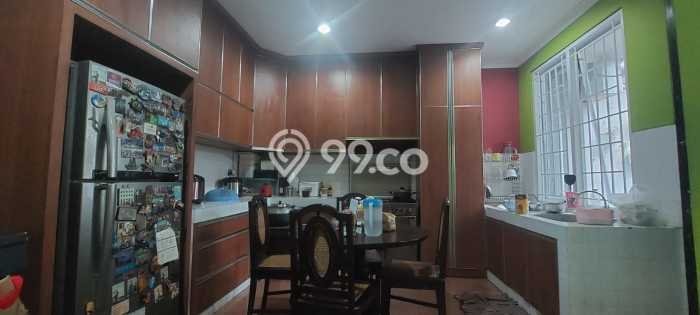 Kesempatan Investasi 5 Kamar Tidur dan 4 Kamar Mandi di Bintaro, Dekat Pusat Kota, Jakarta Selatan Kesempatan Investasi 5 Kamar Tidur dan 4 Kamar Mandi di Bintaro, Dekat Pusat Kota, Jakarta Selatan
