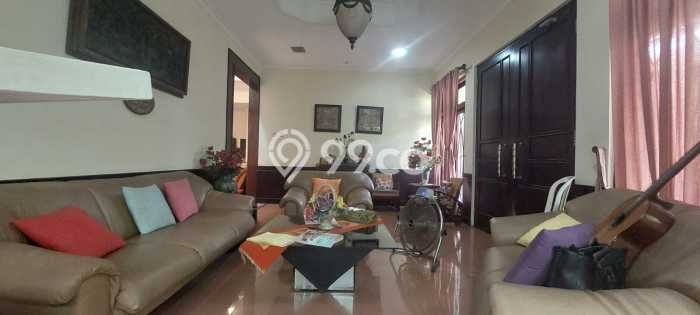 Kesempatan Investasi 5 Kamar Tidur dan 4 Kamar Mandi di Bintaro, Dekat Pusat Kota, Jakarta Selatan Kesempatan Investasi 5 Kamar Tidur dan 4 Kamar Mandi di Bintaro, Dekat Pusat Kota, Jakarta Selatan