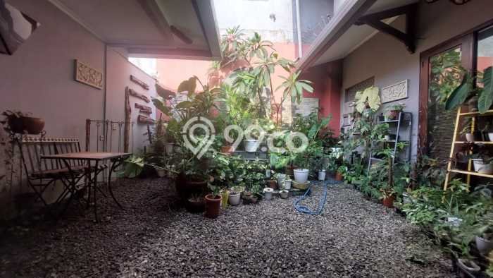 Kesempatan Investasi 5 Kamar Tidur dan 4 Kamar Mandi di Bintaro, Dekat Pusat Kota, Jakarta Selatan Kesempatan Investasi 5 Kamar Tidur dan 4 Kamar Mandi di Bintaro, Dekat Pusat Kota, Jakarta Selatan