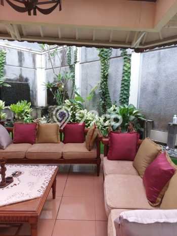 Rumah Modern di Bintaro, Tangerang Selatan, Luas 350m² Bangunan 250m² Rumah Modern di Bintaro, Tangerang Selatan, Luas 350m² Bangunan 250m²