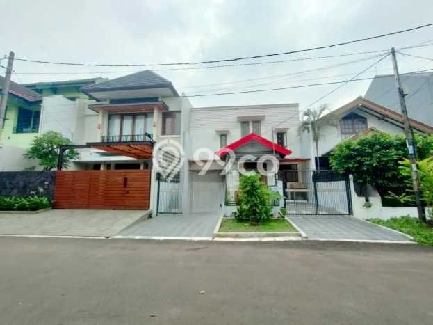 Hunian Mewah LB 250m2 Siap Huni Desain Elegan di Bintaro, Tangerang Selatan Hunian Mewah LB 250m2 Siap Huni Desain Elegan di Bintaro, Tangerang Selatan