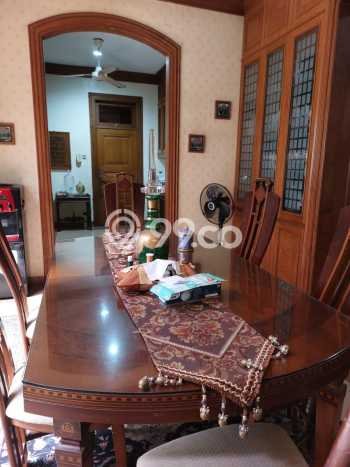 Rumah Modern di Bintaro, Tangerang Selatan, Luas 350m² Bangunan 250m² Rumah Modern di Bintaro, Tangerang Selatan, Luas 350m² Bangunan 250m²