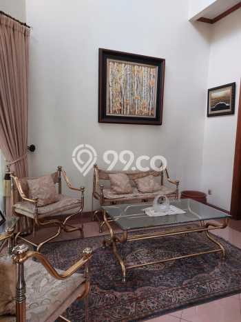 Rumah Modern di Bintaro, Tangerang Selatan, Luas 350m² Bangunan 250m² Rumah Modern di Bintaro, Tangerang Selatan, Luas 350m² Bangunan 250m²
