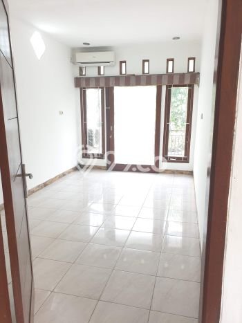 Dijual Hunian Rumah Terawat 3 KT di Bintaro, Tangerang Selatan Dijual Hunian Rumah Terawat 3 KT di Bintaro, Tangerang Selatan