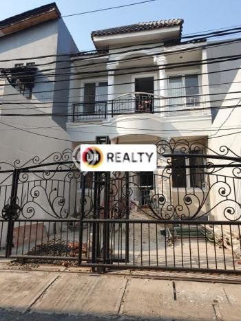 Dijual Rumah 4 Kamar Lokasi Strategis Bagus dan Strategis di Kelapa Gading Dijual Rumah 4 Kamar Lokasi Strategis Bagus dan Strategis di Kelapa Gading