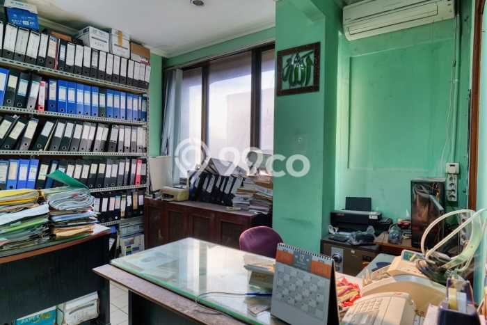 Unit Ruko Dijual di Jakarta Selatan LT 98m2 & LB 350m2 Unit Ruko Dijual di Jakarta Selatan LT 98m2 & LB 350m2