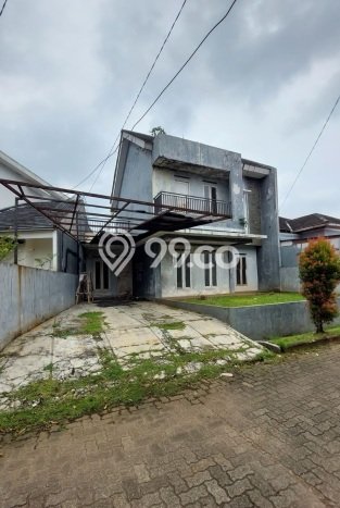 For Sale Rumah 3 Kamar Lokasi Ideal Bagus dan Strategis di Ciputat For Sale Rumah 3 Kamar Lokasi Ideal Bagus dan Strategis di Ciputat