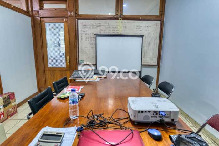 Unit Ruko Dijual di Jakarta Selatan LT 98m2 & LB 350m2 Unit Ruko Dijual di Jakarta Selatan LT 98m2 & LB 350m2