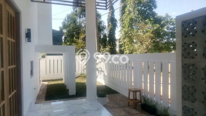 Rumah 5 Kamar Lokasi Nyaman di Jombang, Tangerang Rumah 5 Kamar Lokasi Nyaman di Jombang, Tangerang