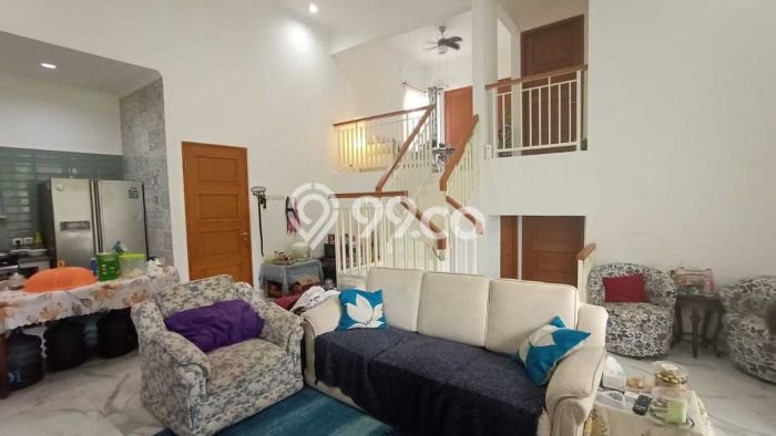 Rumah 5 Kamar Lokasi Nyaman di Jombang, Tangerang Rumah 5 Kamar Lokasi Nyaman di Jombang, Tangerang