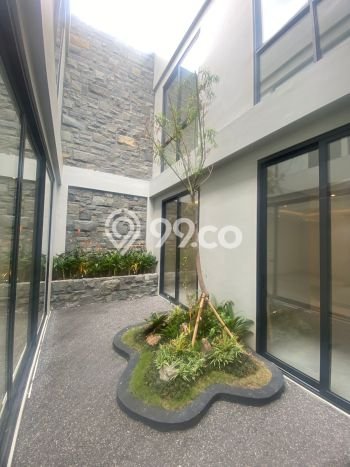 KESEMPATAN EMAS! Rumah Premium area Lakarsantri, Surabaya, Luas 180m2m² LB 380m2m² KESEMPATAN EMAS! Rumah Premium area Lakarsantri, Surabaya, Luas 180m2m² LB 380m2m²