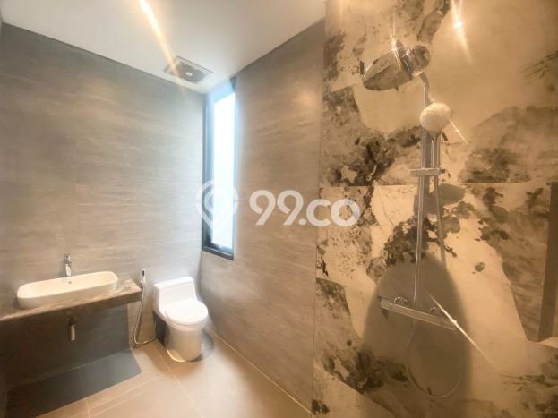 KESEMPATAN EMAS! Rumah Premium area Lakarsantri, Surabaya, Luas 180m2m² LB 380m2m² KESEMPATAN EMAS! Rumah Premium area Lakarsantri, Surabaya, Luas 180m2m² LB 380m2m²
