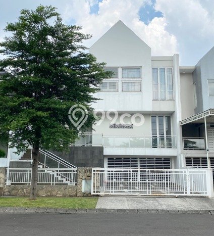 For Sale Rumah Mewah Exclusive di Wiyung, Surabaya For Sale Rumah Mewah Exclusive di Wiyung, Surabaya