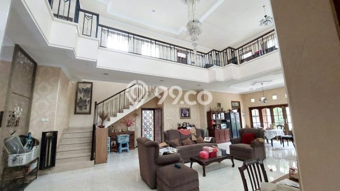 Rumah Luxury Modern Tanpa Renovasi di Pakuwon Surabaya Rumah Luxury Modern Tanpa Renovasi di Pakuwon Surabaya