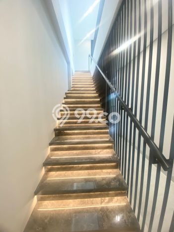 KESEMPATAN EMAS! Rumah Premium area Lakarsantri, Surabaya, Luas 180m2m² LB 380m2m² KESEMPATAN EMAS! Rumah Premium area Lakarsantri, Surabaya, Luas 180m2m² LB 380m2m²