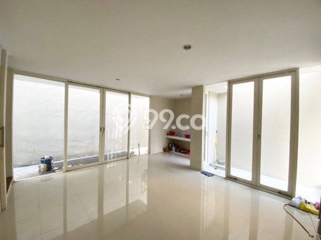 Rumah Luxury Modern Tanpa Renovasi di Citraland Surabaya Rumah Luxury Modern Tanpa Renovasi di Citraland Surabaya
