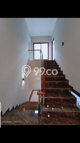 Rumah Elit Modern Siap Huni di Petukangan Jakarta Selatan Rumah Elit Modern Siap Huni di Petukangan Jakarta Selatan