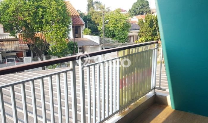 Dijual Hunian Rumah Terawat 5 KT di Petukangan, Jakarta Selatan Dijual Hunian Rumah Terawat 5 KT di Petukangan, Jakarta Selatan