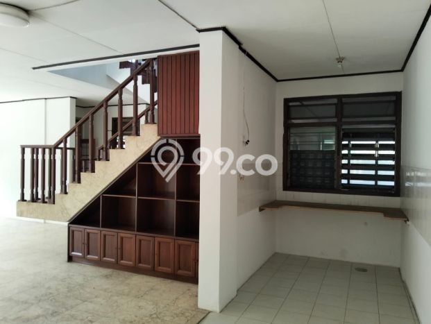 Rumah sewa siap pakai 4 KT di Petukangan, Jakarta Selatan Rumah sewa siap pakai 4 KT di Petukangan, Jakarta Selatan