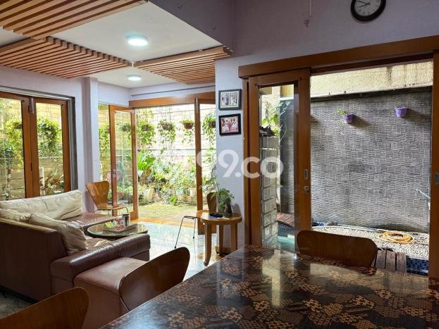 Rumah Elit LB 215m2 Siap Pakai Desain Elegan di Bintaro, Tangerang Selatan Rumah Elit LB 215m2 Siap Pakai Desain Elegan di Bintaro, Tangerang Selatan