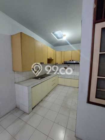 Disewakan Rumah Murah di Bintaro Tangerang Selatan dengan 5 Kamar Tidur Disewakan Rumah Murah di Bintaro Tangerang Selatan dengan 5 Kamar Tidur