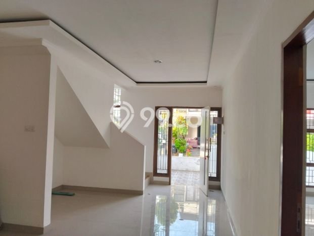 Rumah Luas Asri 3 KT Siap Pakai di Bintaro Tangerang Selatan Rumah Luas Asri 3 KT Siap Pakai di Bintaro Tangerang Selatan