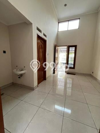 For Sale Hunian Rumah Terawat 4 KT di Bintaro, Tangerang Selatan For Sale Hunian Rumah Terawat 4 KT di Bintaro, Tangerang Selatan