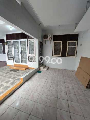 Disewakan Rumah Murah di Bintaro Tangerang Selatan dengan 5 Kamar Tidur Disewakan Rumah Murah di Bintaro Tangerang Selatan dengan 5 Kamar Tidur