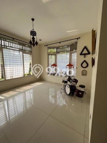 Hunian Mewah LB 280m2 Siap Huni Desain Elegan di Bintaro, Tangerang Selatan Hunian Mewah LB 280m2 Siap Huni Desain Elegan di Bintaro, Tangerang Selatan