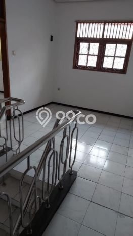 Rumah Nyaman di Tebet, 4 KT, Area Strategis, Luas 150m² LB 200m² Rumah Nyaman di Tebet, 4 KT, Area Strategis, Luas 150m² LB 200m²
