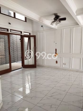 Rumah area Tebet, 3 KT, Akses Universitas, LT 150m² Bangunan 250m² Rumah area Tebet, 3 KT, Akses Universitas, LT 150m² Bangunan 250m²