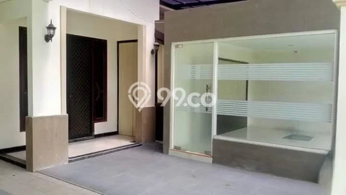 Lokasi terbaik! Rumah siap huni dikontrakkan di Jambangan LB 120m2 Lokasi terbaik! Rumah siap huni dikontrakkan di Jambangan LB 120m2