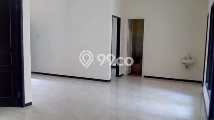 Lokasi terbaik! Rumah siap huni dikontrakkan di Jambangan LB 120m2 Lokasi terbaik! Rumah siap huni dikontrakkan di Jambangan LB 120m2