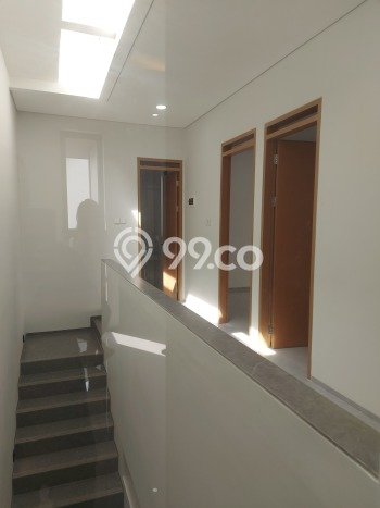 Rumah Elit LB 180m2 Siap Pakai Desain Elegan di Setra Duta, Bandung Rumah Elit LB 180m2 Siap Pakai Desain Elegan di Setra Duta, Bandung