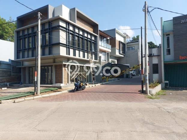 Ruko Dijual di Prime Area Bandung Luas 193m2 Ruko Dijual di Prime Area Bandung Luas 193m2