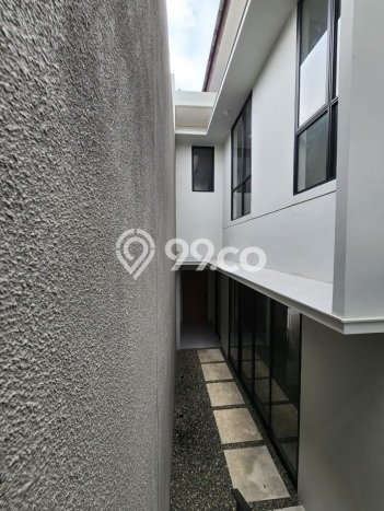 Rumah Elit LB 180m2 Siap Pakai Desain Elegan di Setra Duta, Bandung Rumah Elit LB 180m2 Siap Pakai Desain Elegan di Setra Duta, Bandung