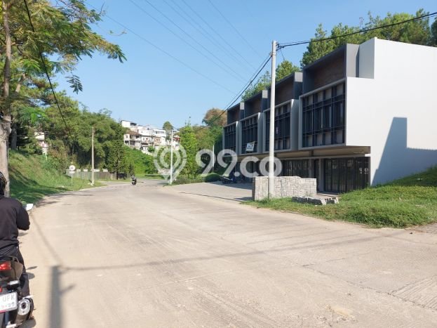 Ruko Dijual di Prime Area Bandung Luas 193m2 Ruko Dijual di Prime Area Bandung Luas 193m2