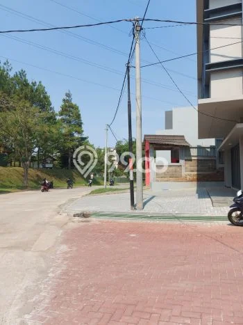 Ruko Dijual di Prime Area Bandung Luas 193m2 Ruko Dijual di Prime Area Bandung Luas 193m2