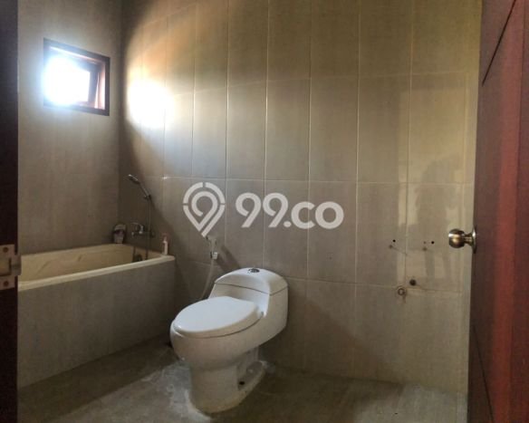 Rumah Strategis area Jatibening, Bekasi, LT 84m² Bangunan 150m² - HARGA NEGO! Rumah Strategis area Jatibening, Bekasi, LT 84m² Bangunan 150m² - HARGA NEGO!