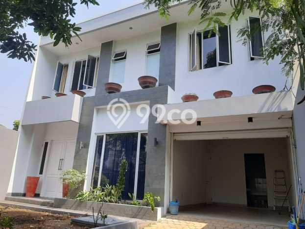 HUNIAN BERKELAS! Rumah Exclusive Cinere, Depok, Luas Tanah 300m² LB 300m² HUNIAN BERKELAS! Rumah Exclusive Cinere, Depok, Luas Tanah 300m² LB 300m²