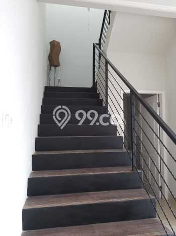 HUNIAN BERKELAS! Rumah Exclusive Cinere, Depok, Luas Tanah 300m² LB 300m² HUNIAN BERKELAS! Rumah Exclusive Cinere, Depok, Luas Tanah 300m² LB 300m²