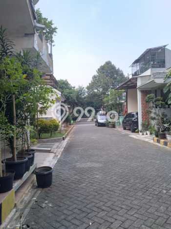 Rumah Dijual Dalam Komplek Dengan Tanah Luas di Limo Depok Rumah Dijual Dalam Komplek Dengan Tanah Luas di Limo Depok