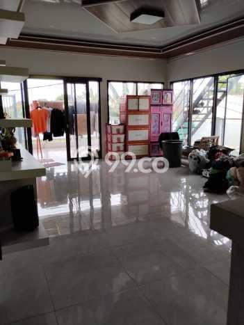 Rumah Dijual 3 Lantai Di Cinere, Jakarta Selatan Rumah Dijual 3 Lantai Di Cinere, Jakarta Selatan