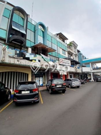 Ruko Disewa di Jakarta Selatan dengan LB 202m2 Area Komersial Ramai Ruko Disewa di Jakarta Selatan dengan LB 202m2 Area Komersial Ramai