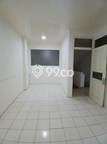 Ruko Disewa di Jakarta Selatan dengan LB 202m2 Area Komersial Ramai Ruko Disewa di Jakarta Selatan dengan LB 202m2 Area Komersial Ramai