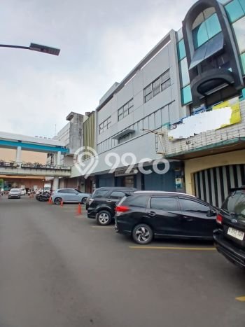 Ruko Disewa di Jakarta Selatan dengan LB 202m2 Area Komersial Ramai Ruko Disewa di Jakarta Selatan dengan LB 202m2 Area Komersial Ramai